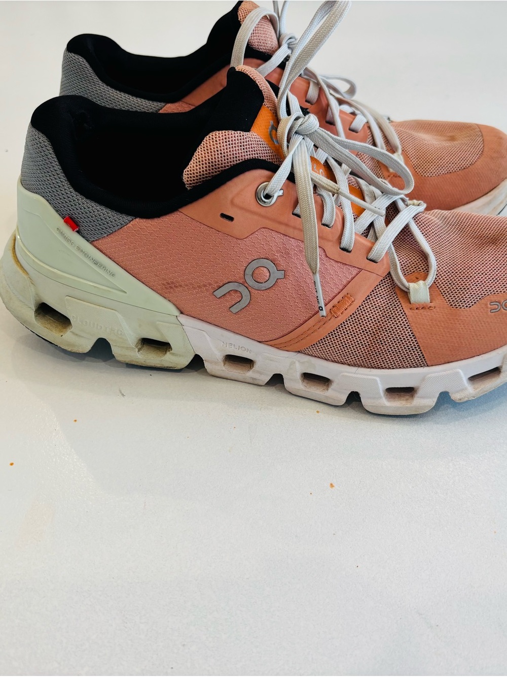 On Running Cloudflyer 4 Women's Peach and White Athletic Shoes size 8.5 - Picture 5 of 12